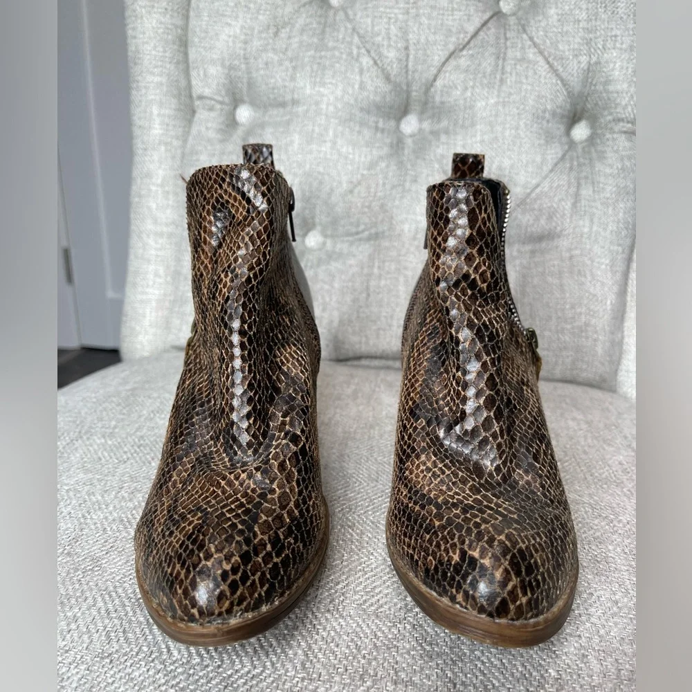 Corkys Boutique Block Heel Shoes Booties Women’s EU 37 Vegan Snakeskin 6.5 - Picture 3 of 4